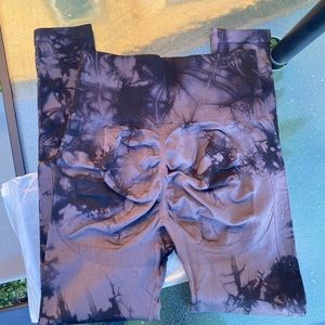 Marble scrunch butt leggings